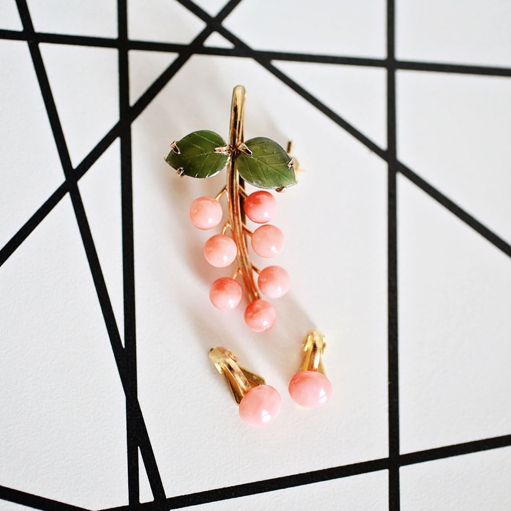 VINTAGE natural coral and jade set!